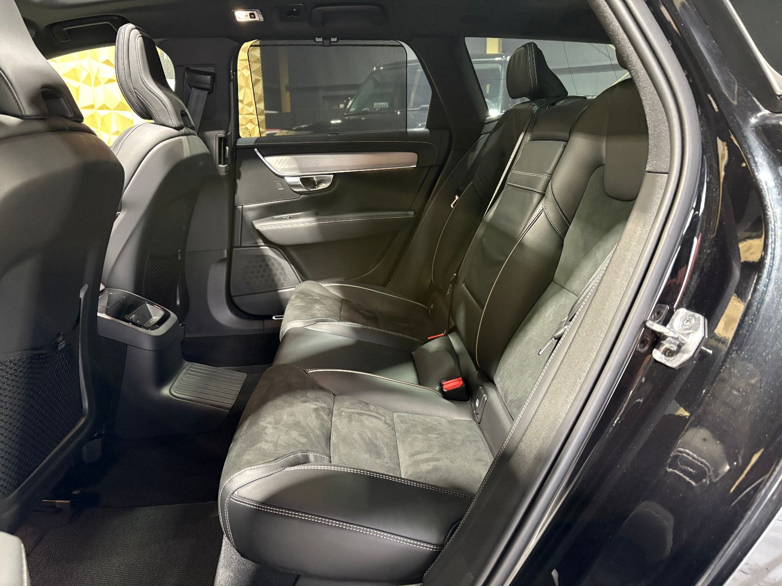 Fahrzeugabbildung Volvo V90 Kombi R Design Recharge Plug-In Hybrid AWD/