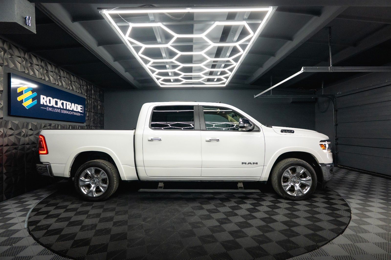 Fahrzeugabbildung Dodge RAM 5.7 V8 HEMI 4x4 LARAMIE LPG *Unfallfrei*Pano