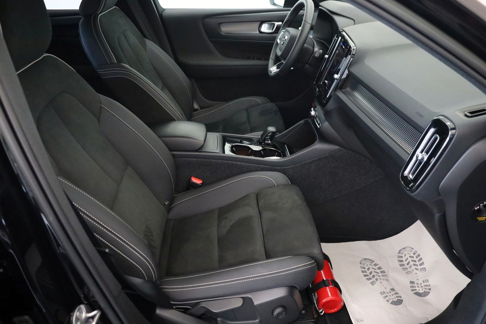 Fahrzeugabbildung Volvo XC40 Plus Recharge,T.Leder,Navi,LED,Kamera,SH