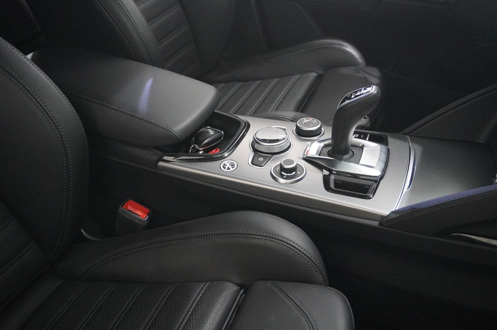 Fahrzeugabbildung Alfa Romeo Stelvio 2.2D VELOCE Q4 NAVI/LED/KAMERA/MATRIX/SH