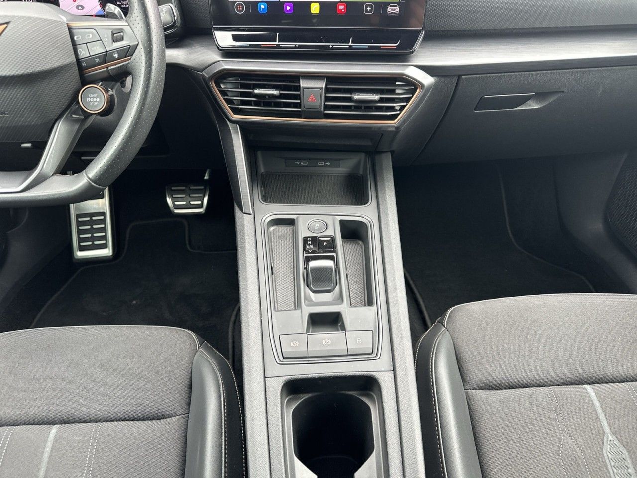 Fahrzeugabbildung CUPRA Leon VZ 2.0TSI 300 PS DSG*KW-Gewinde*Cam* - mit KI generiert/bearbeitet