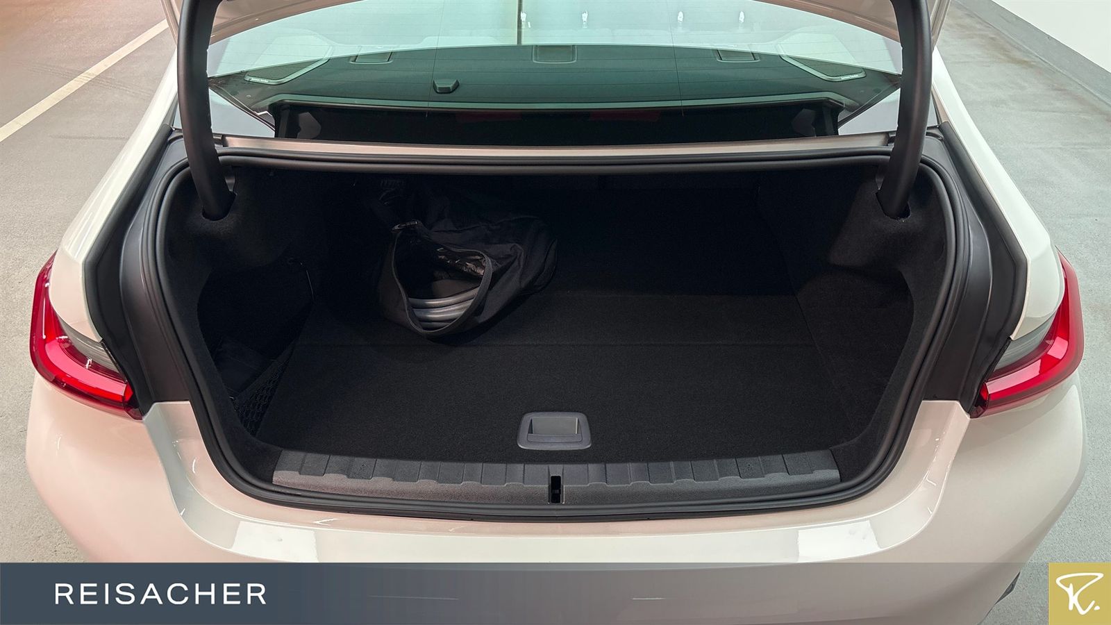 BMW 330e A Lim M-Sport GSD LcProf ParkAs DrA H&K foto 10
