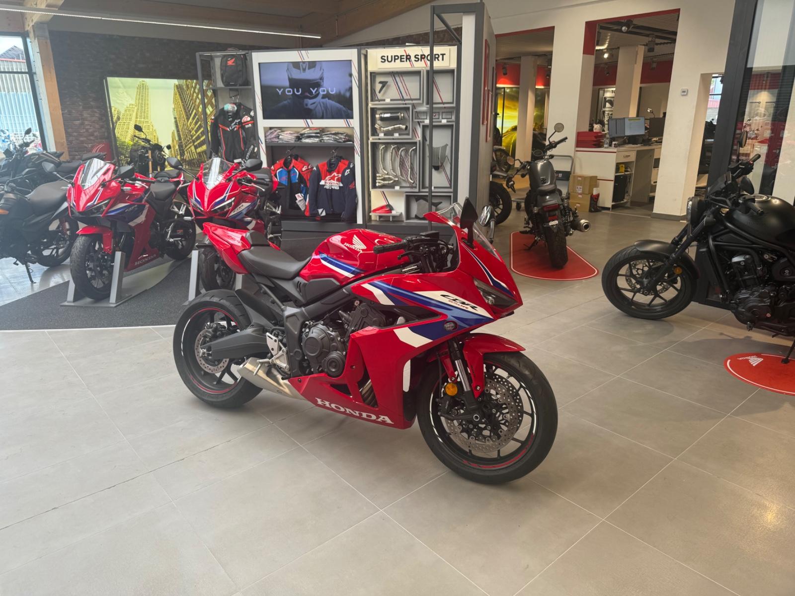 Honda CBR650R nur 1931km *Service und TÜV neu*