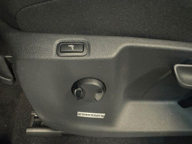 Fahrzeugabbildung Volkswagen Touran Comfortline BMT/Start-Stopp LED 7 Sitzer