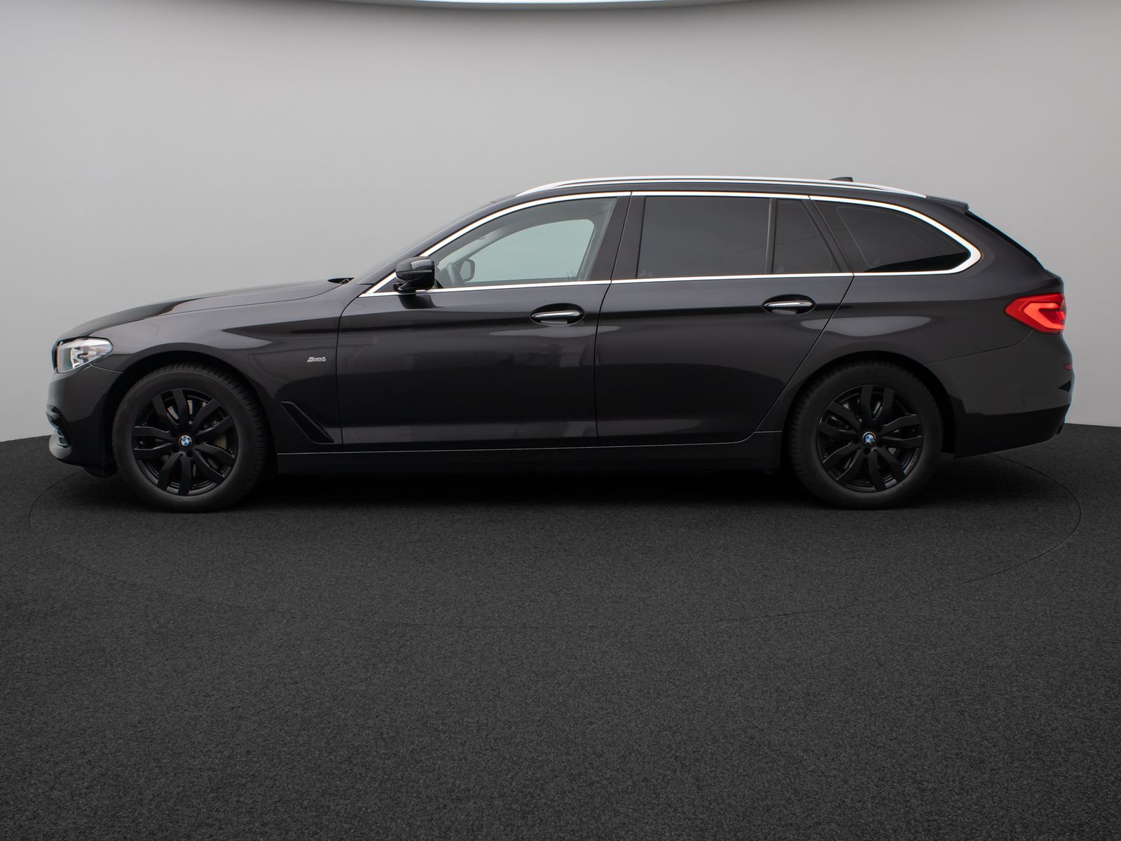 Fahrzeugabbildung BMW 530d xD SportLine Kamera Panorama HUD H/K Stndhz