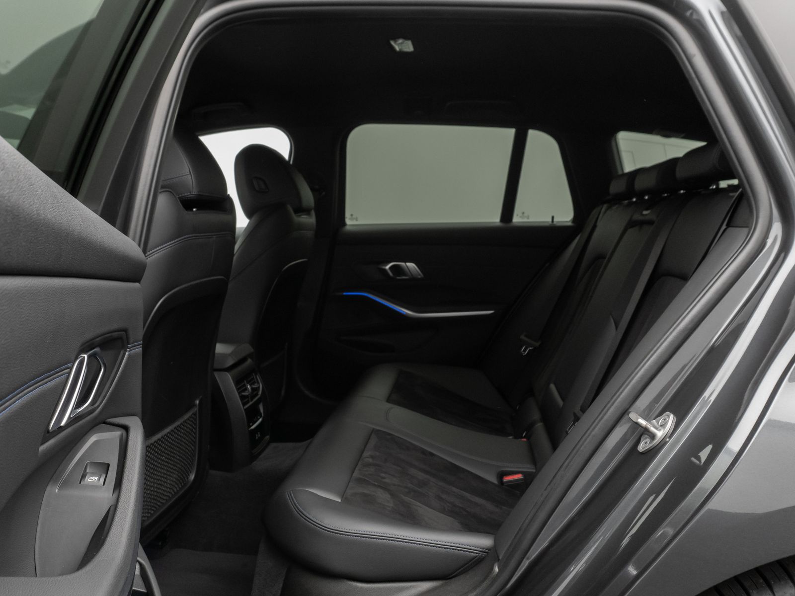 Fahrzeugabbildung BMW 330d M Sport Kamera DAB HiFi Stop&Go Alarm LED