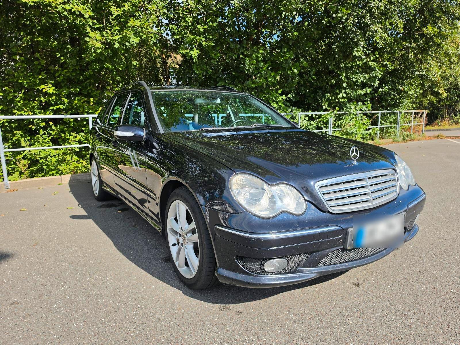 Mercedes-Benz 320 2006 — interior