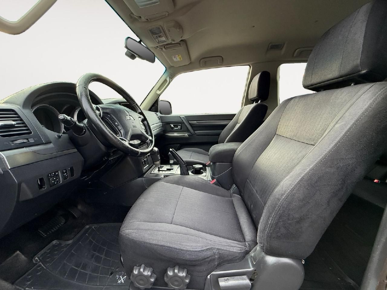 Fahrzeugabbildung Mitsubishi Pajero 3.2 DI-D Final Edition