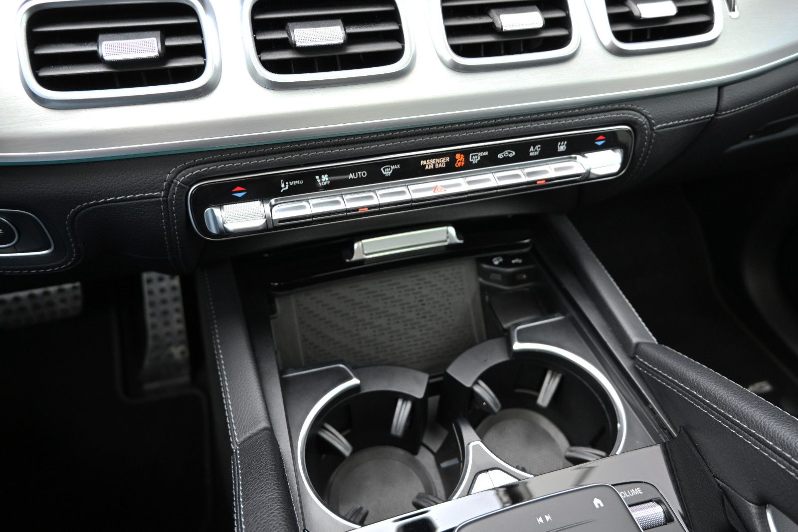 Fahrzeugabbildung Mercedes-Benz GLE 350 de 4MAT. AMG + NIGHT °ACC°AHK°PANO°HUD°