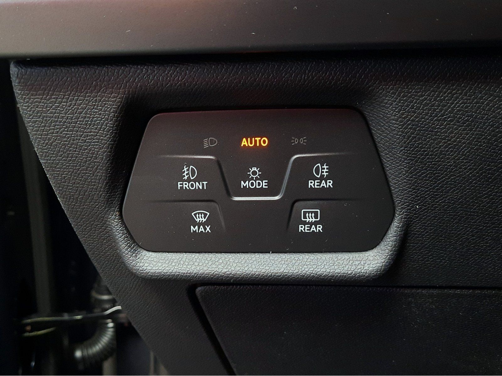 Fahrzeugabbildung CUPRA Leon ST eTSI DSG *AHK*Navi*LED*PDC*Cam*Sitzhzg*