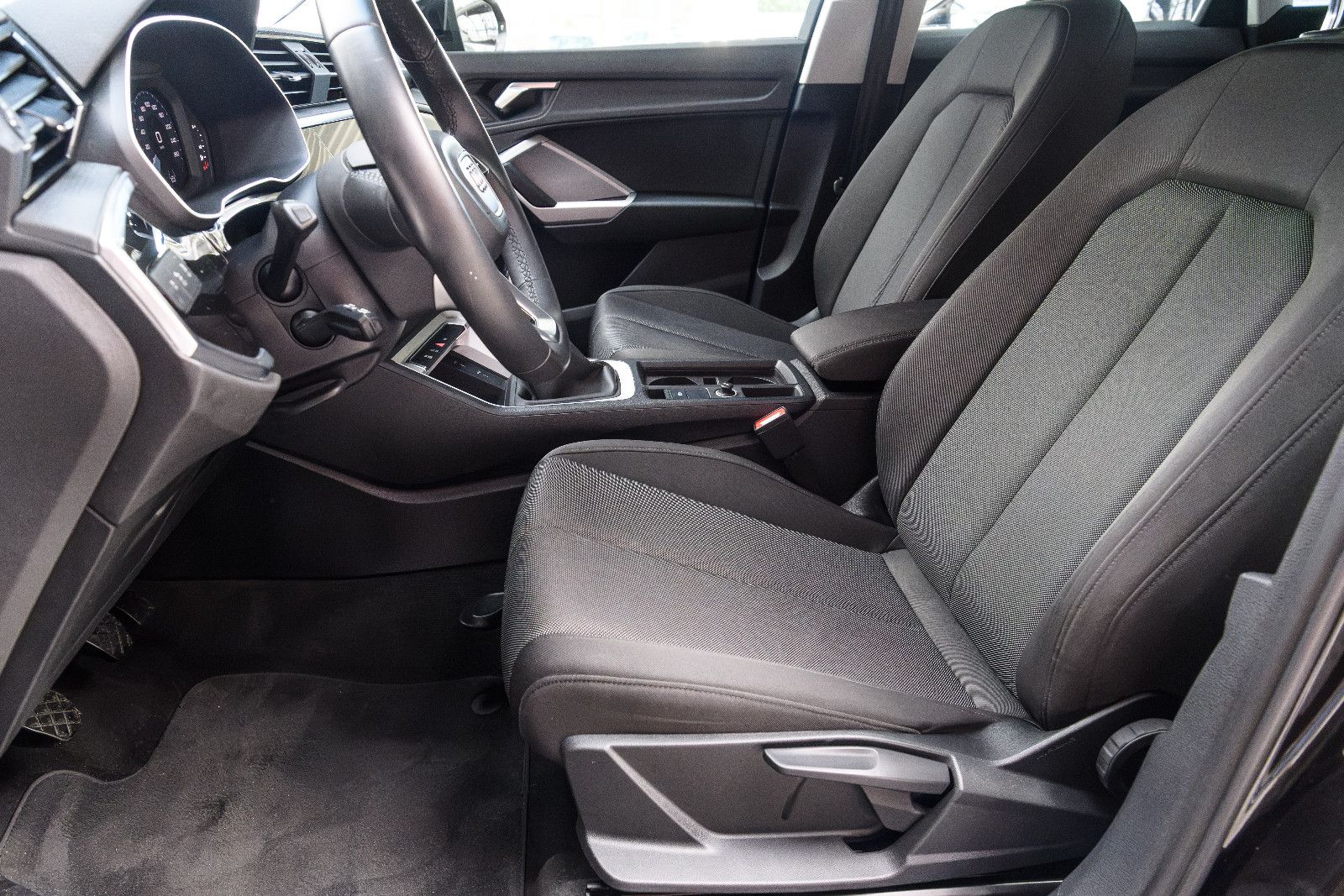 Fahrzeugabbildung Audi Q3 35 TFSI advanced +LED +KAMERA +NAVI +AHK