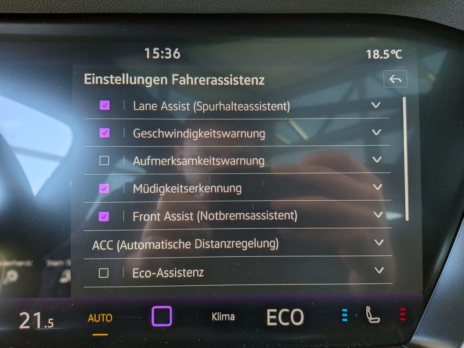 Fahrzeugabbildung Volkswagen Touareg 3.0TDI 4M R-Line VOLL Black 22" UPE 114T