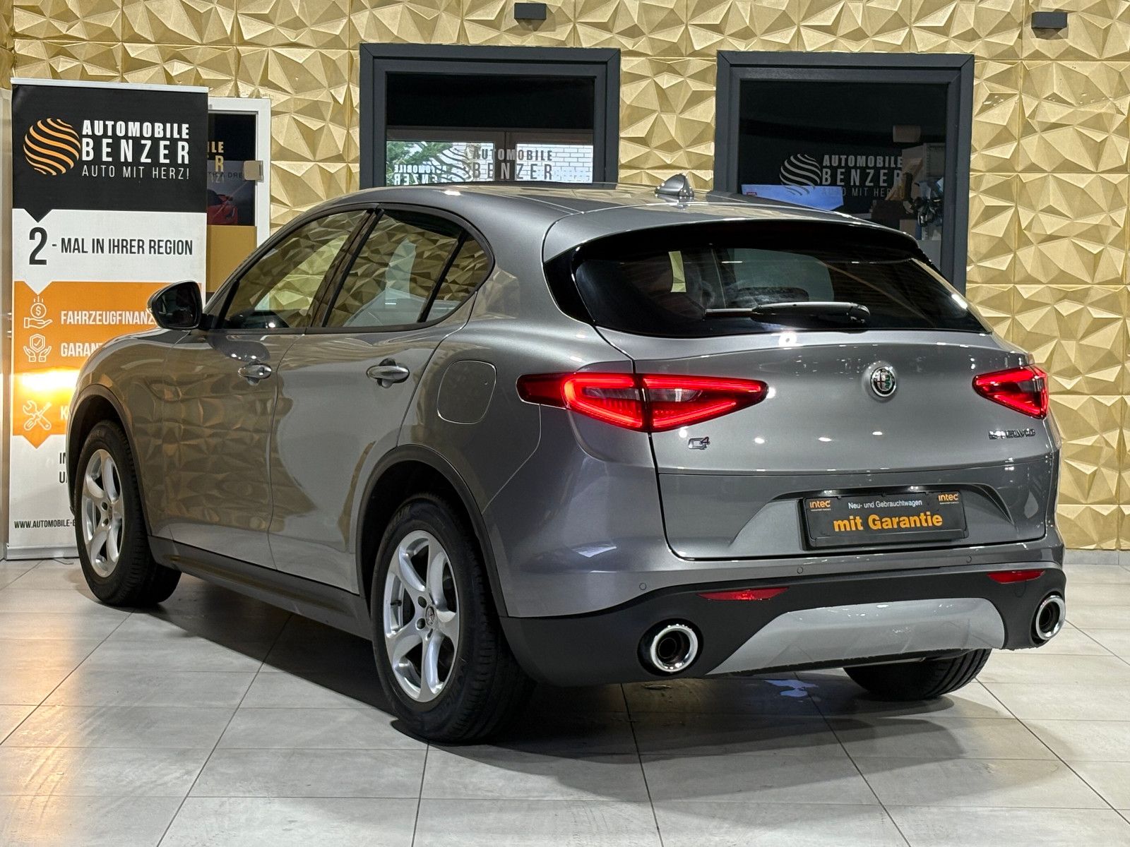 Fahrzeugabbildung Alfa Romeo Stelvio Super Q4/BI-XENON/PDC/AUTOMATIK/SPURHALT