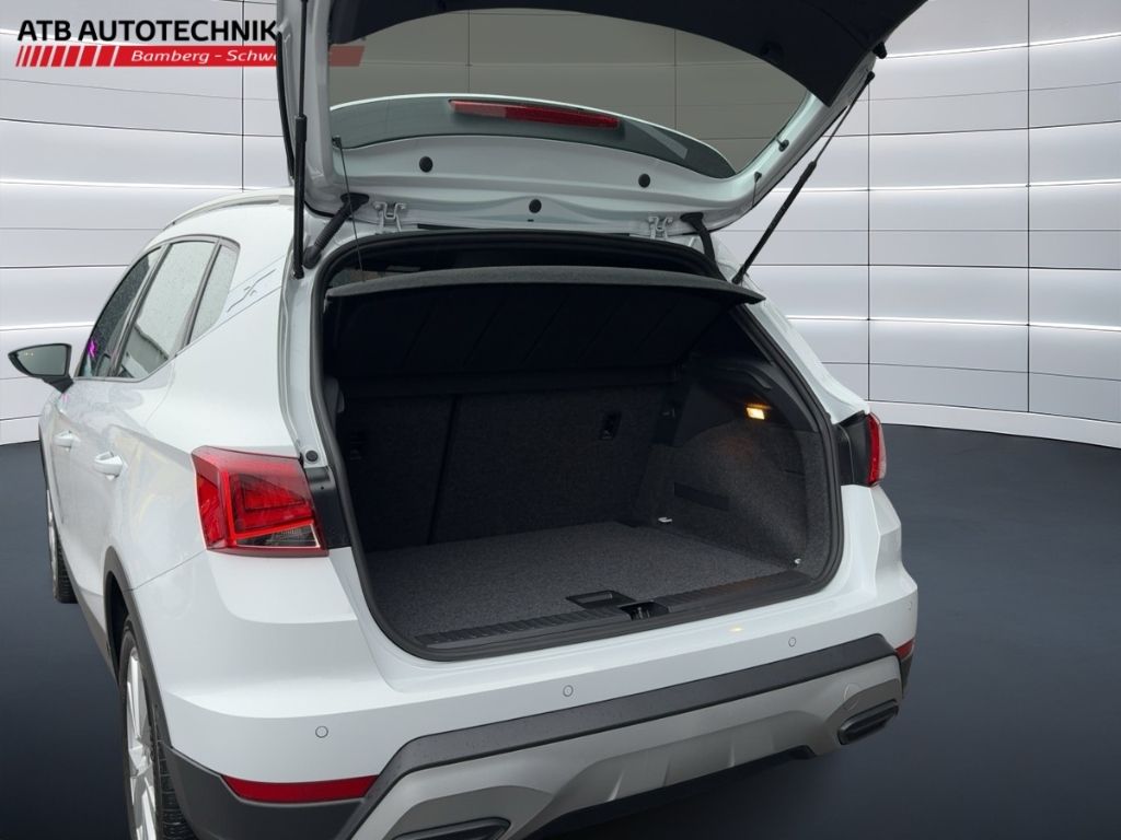 Fahrzeugabbildung SEAT Arona Xperience  ALLWETTER  Navigation