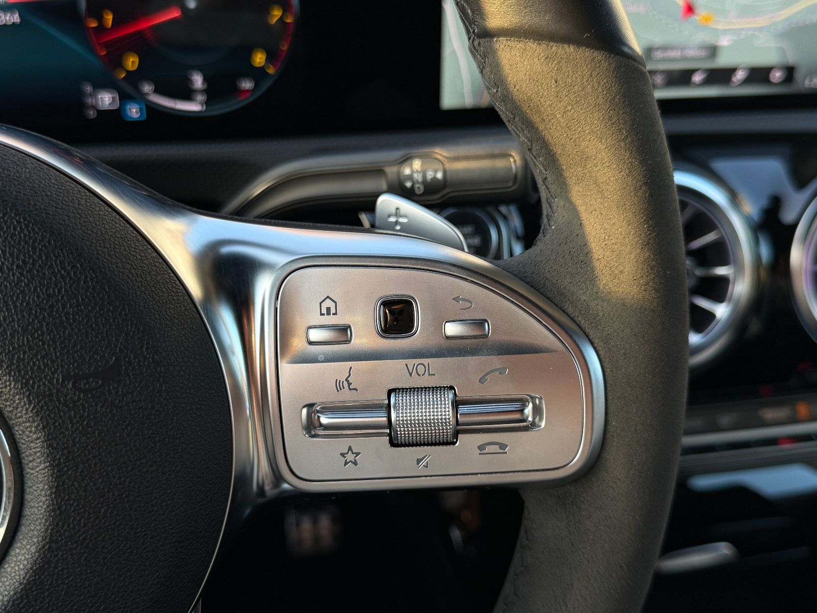 Fahrzeugabbildung Mercedes-Benz CLA 250 SB AMG-Line ACC Leder LED Memory Kamera