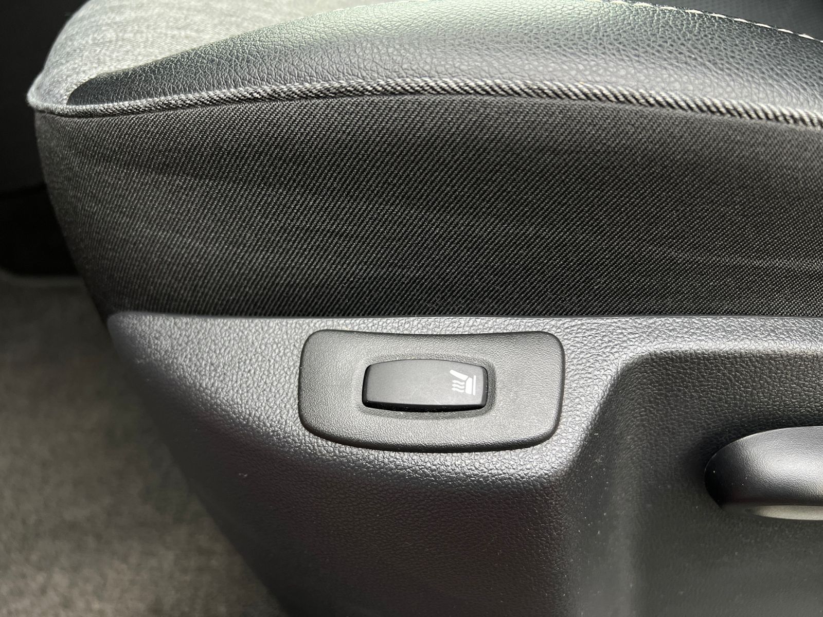 Fahrzeugabbildung Renault Captur Intens 1.3 TCe 150 *AHK,Navi PDC hinten,L