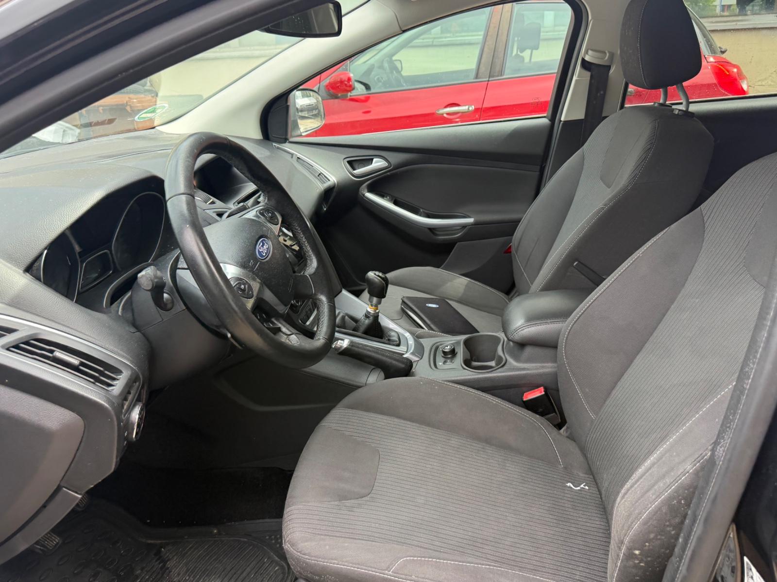Ford Focus 2012 — photo 8
