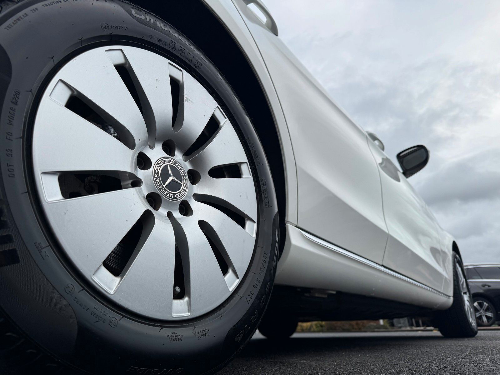 Fahrzeugabbildung Mercedes-Benz C 180d T LED+RKamera+SHZ+DAB