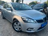 Kia Cee'd *1.HD*Klima*SHZ*55.TKM*TÜV NEU - Kia cee'd / Ceed Gebrauchtwagen in Berlin
