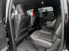 DODGE RAM 3500 Dually Crew Cab Limited 6.7TD HO