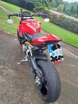 Ducati Streetfighter V2 mit vielen Extras - DUCATI ST2