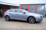 Volvo V40 2.0 D2 Nordic+ Pano|Leder|Navi|Cam|LMV - Volvo V40 mit Schiebedach