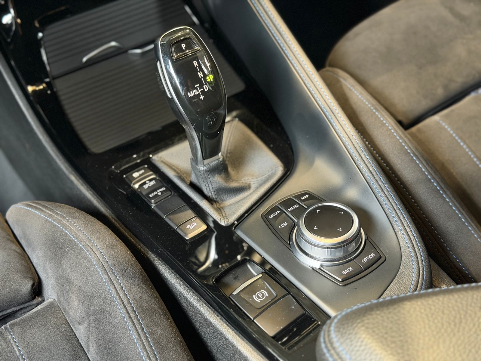 Fahrzeugabbildung BMW X2 M35 i xDrive HUD LED NAV