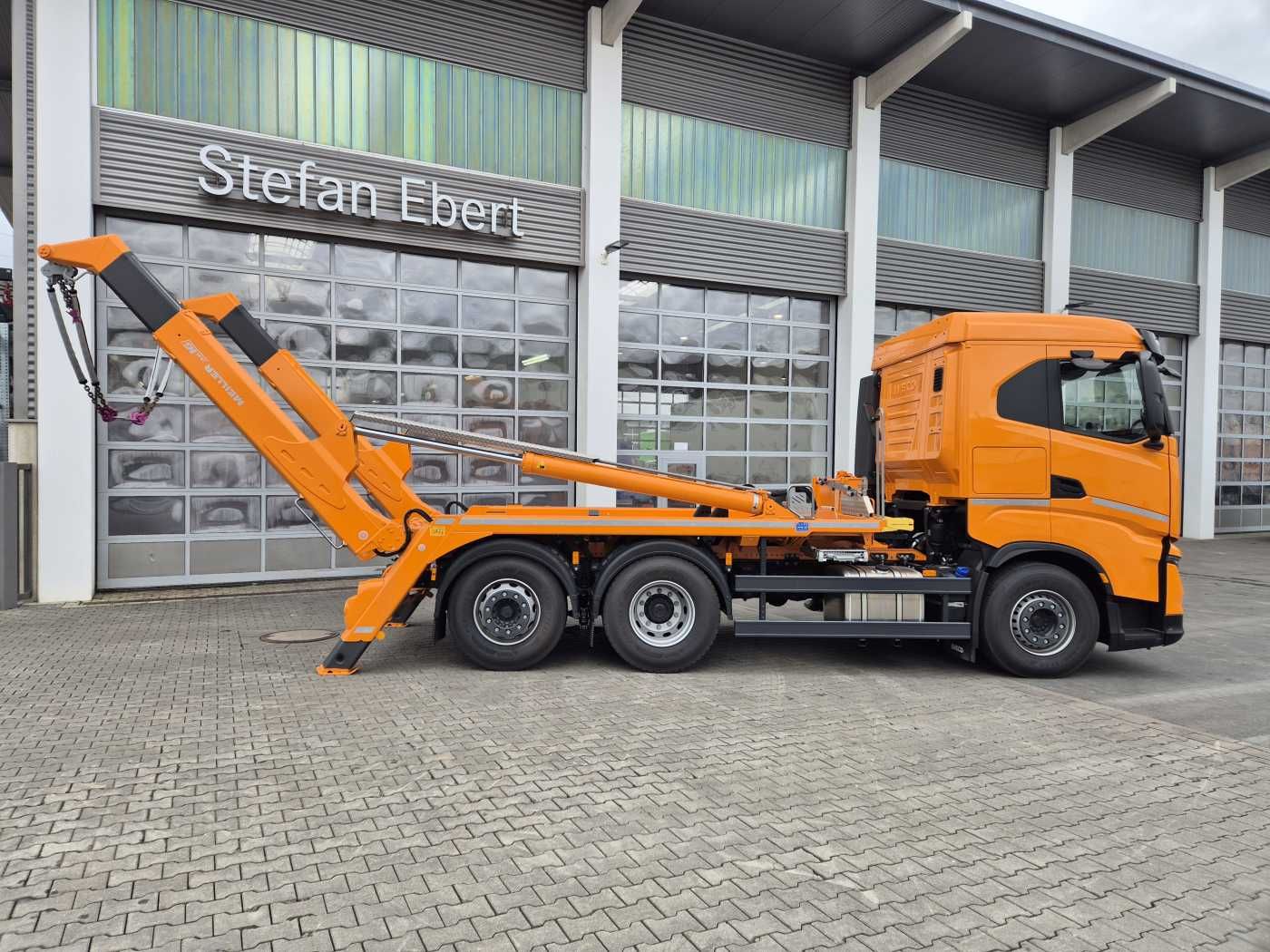 Fahrzeugabbildung Iveco X-Way AS280X46Y/PS ON 6x2 MEILLER  AK16 Intarder