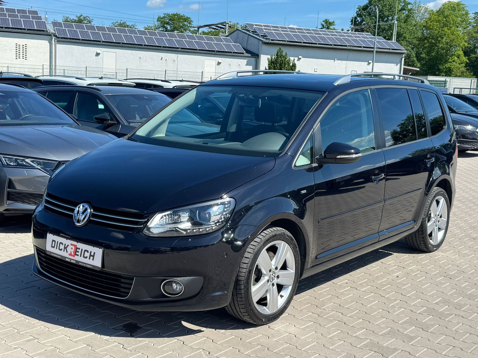 Fahrzeugabbildung Volkswagen Touran 2.0 TDI Cup PANO*BI-XENON*KLIMA*PDC*SHZ