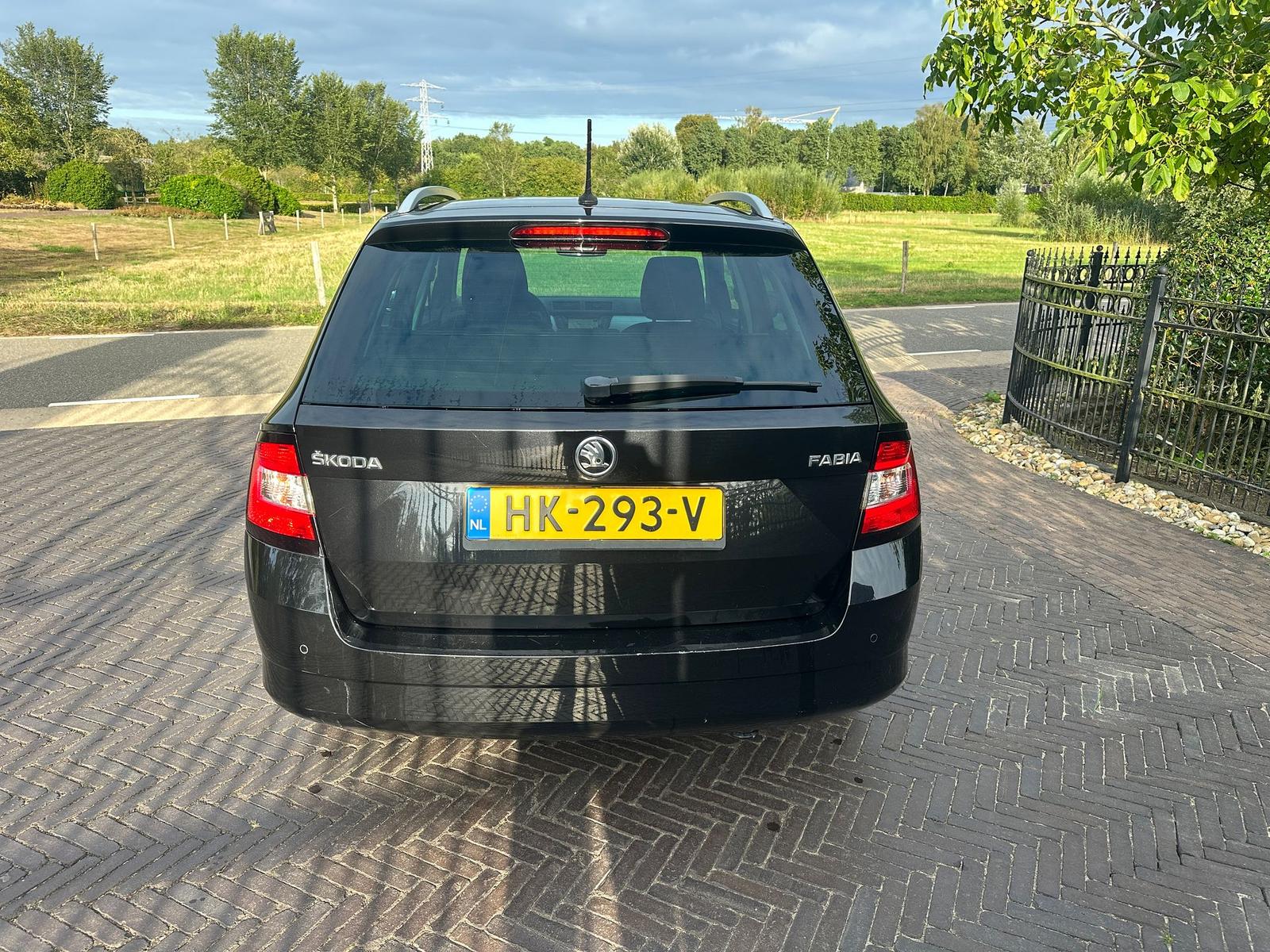 Skoda Fabia 2015 — фото 9