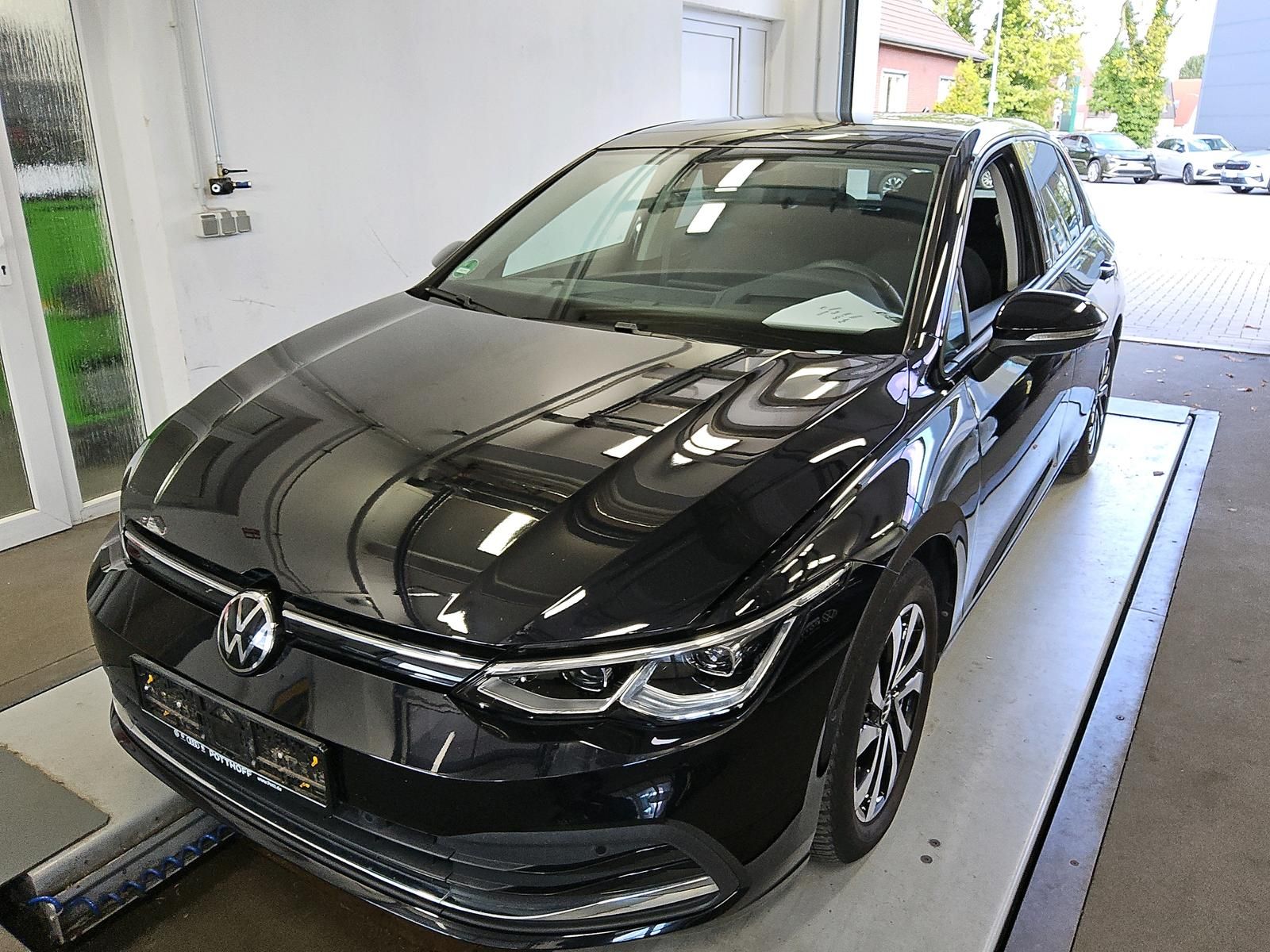 Volkswagen Golf VIII 2.0 TDI DSG/PANO/IQ LIGHT/CAM/AHK/HUD
