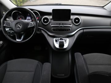 Mercedes V 220 - 2