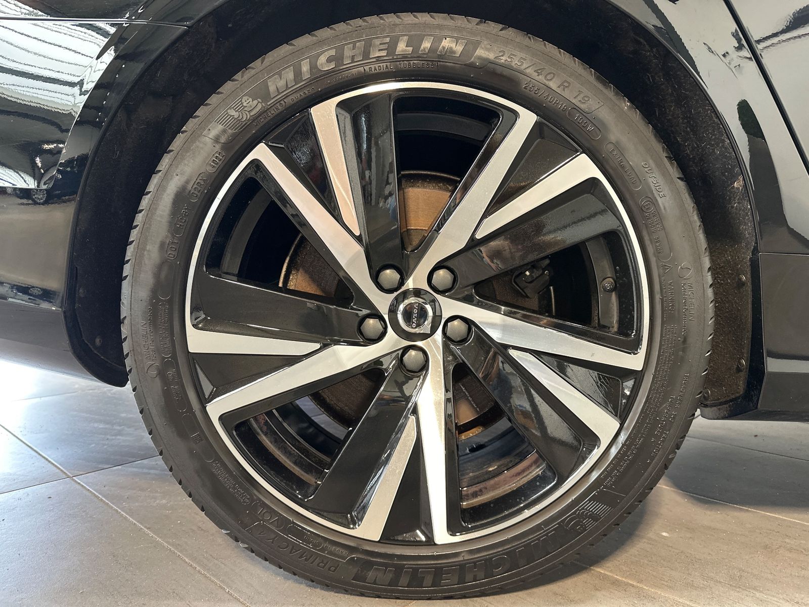 Fahrzeugabbildung Volvo V90 T8 Ultimate Dark NAV+LED+PANO+ACC+AHK+H&K+VC