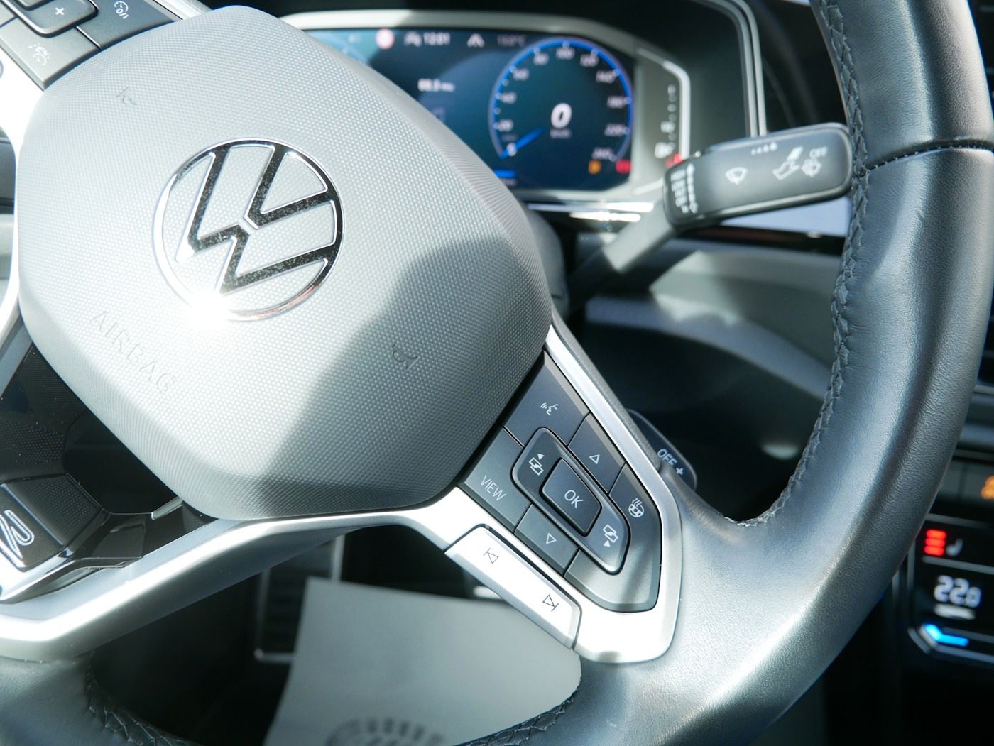 Fahrzeugabbildung Volkswagen T-Roc Cabriolet 1.5 R-Line NEU60T AHK Standhz AC