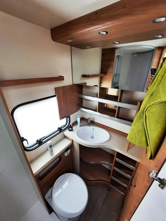 Fahrzeugabbildung Hobby De Luxe 545 KMF Autark/Mover/Combi 6/1. Hand