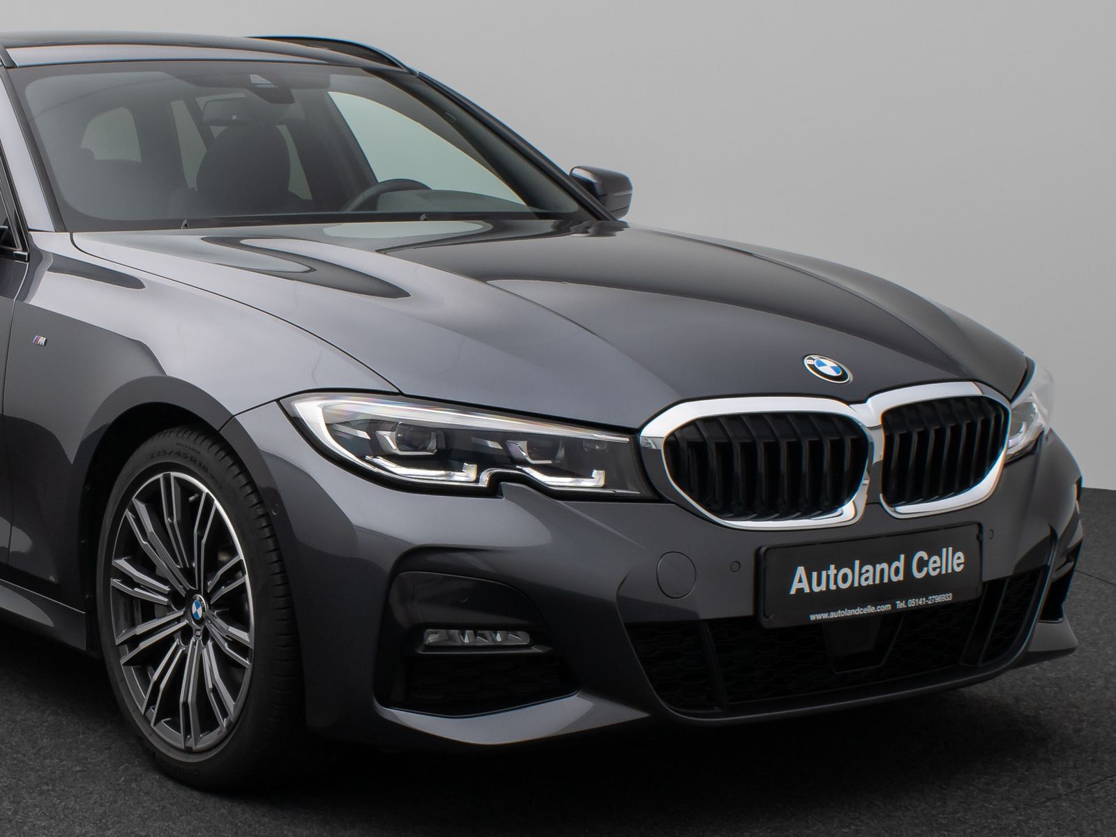 Fahrzeugabbildung BMW 330i M Sport Panorama Kamera DAB HiFi Komfort