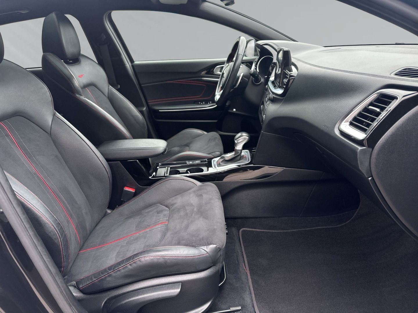 Fahrzeugabbildung Kia ProCeed 1.6 T-GDI DCT7 GT +El. Panodach+Navi+Led