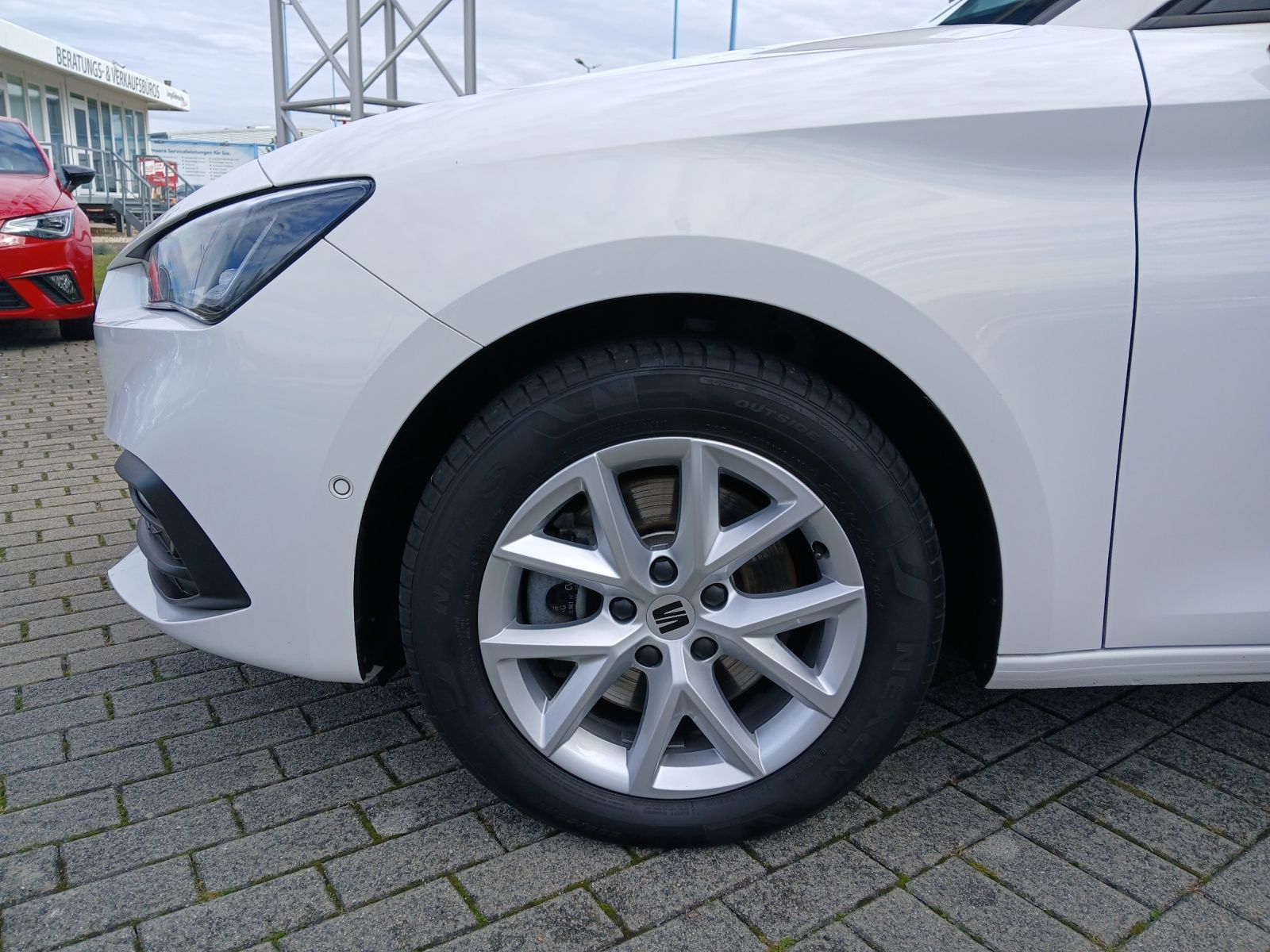Fahrzeugabbildung SEAT Leon ST TDI Style DSG LED Navi AID Pano GRA Park