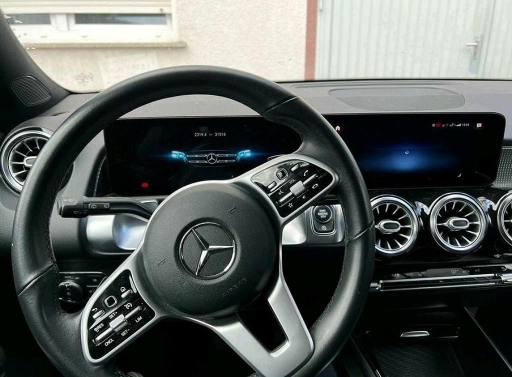 Mercedes-Benz GLB 200