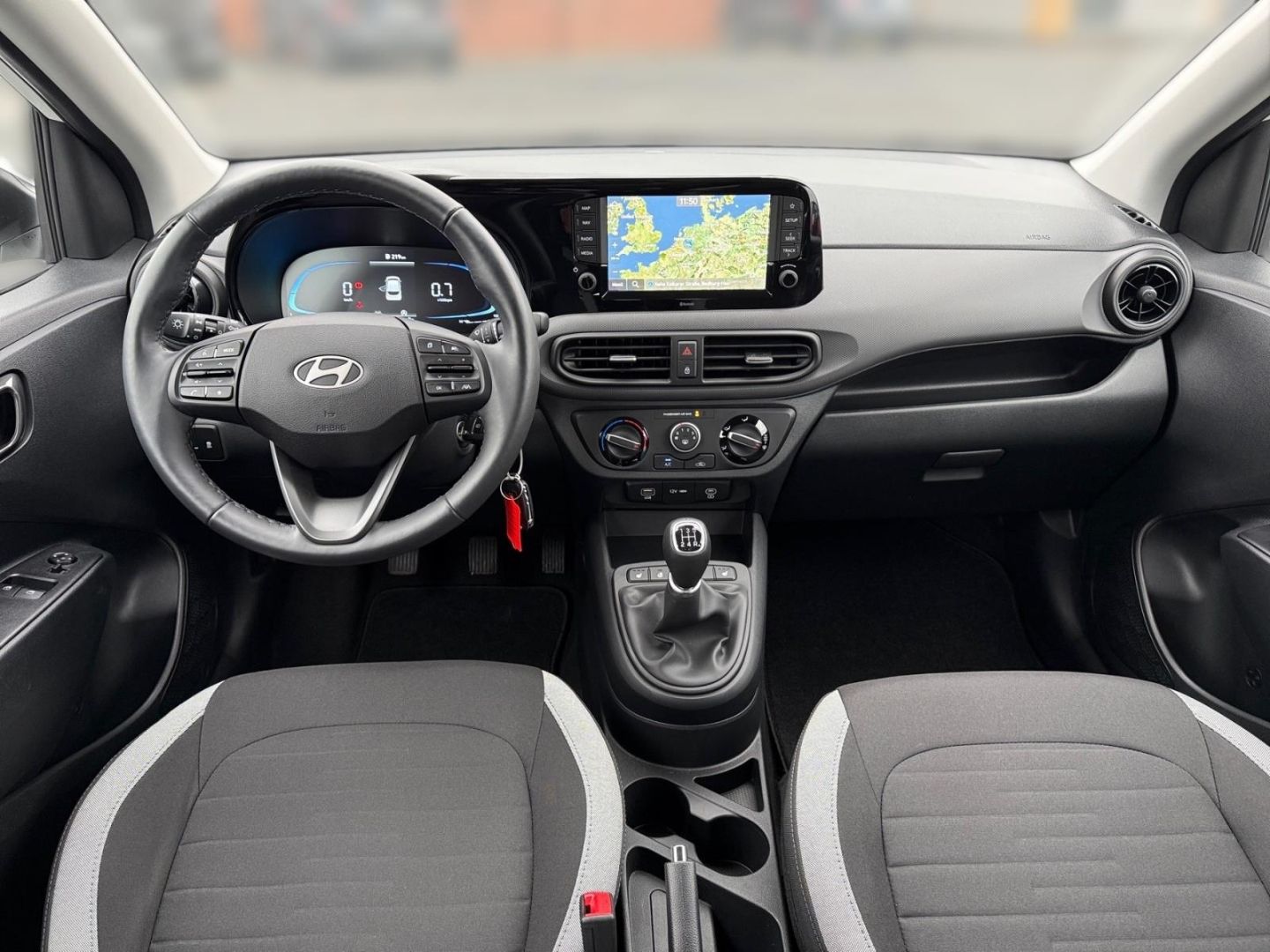 Fahrzeugabbildung Hyundai i10 FL 1.0 MT 2WD Trend Klima Parksensoren