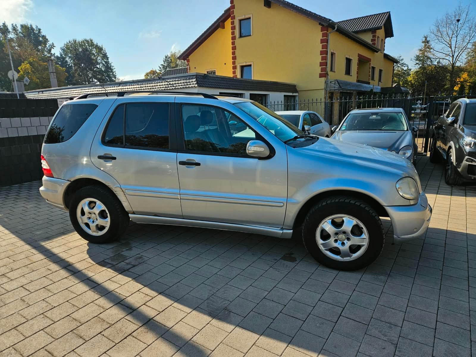Mercedes-Benz ML270 2004 — photo 8