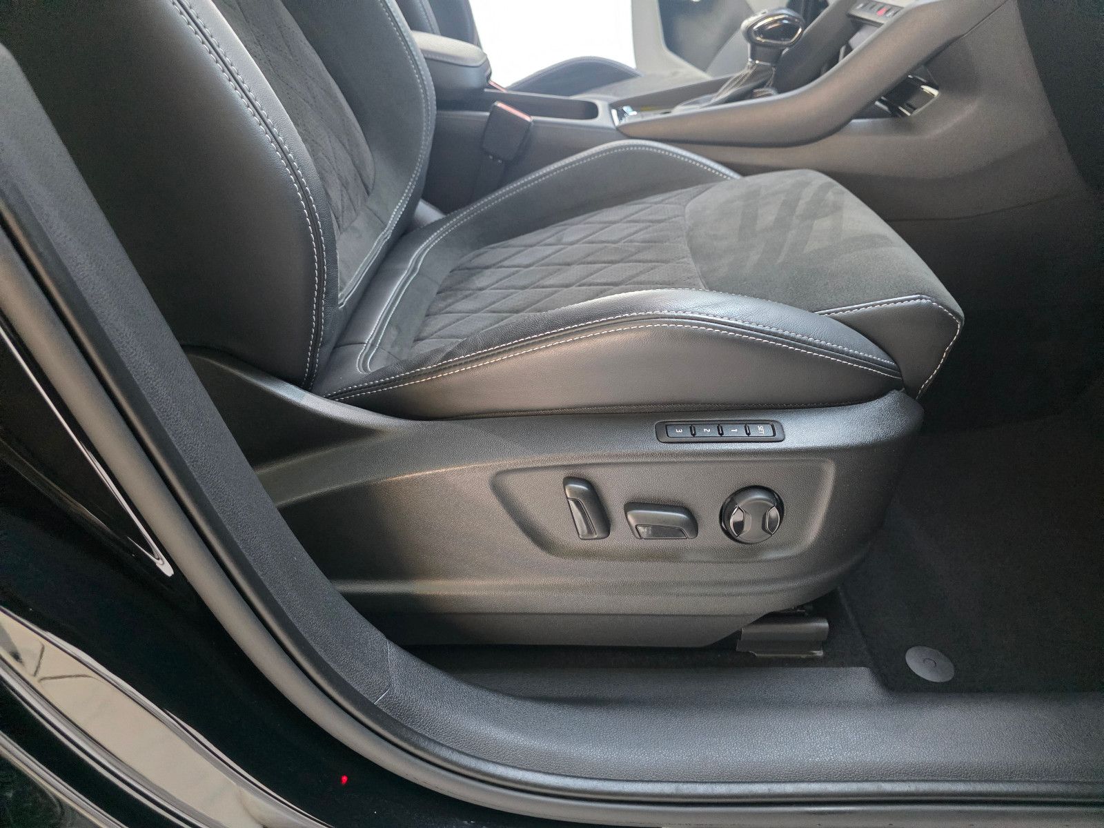 Skoda Kodiaq Sportline 4x4 7-Sitzer Businesspaket Navi foto 21