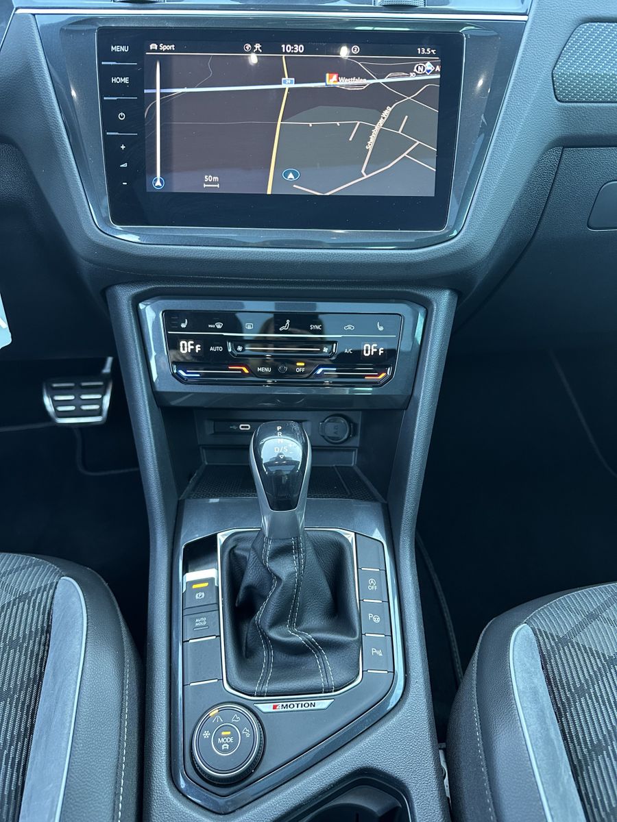 Fahrzeugabbildung Volkswagen Tiguan 2.0 TDI DSG 4M R-Line NAV+MATRIX+PANO+KAM