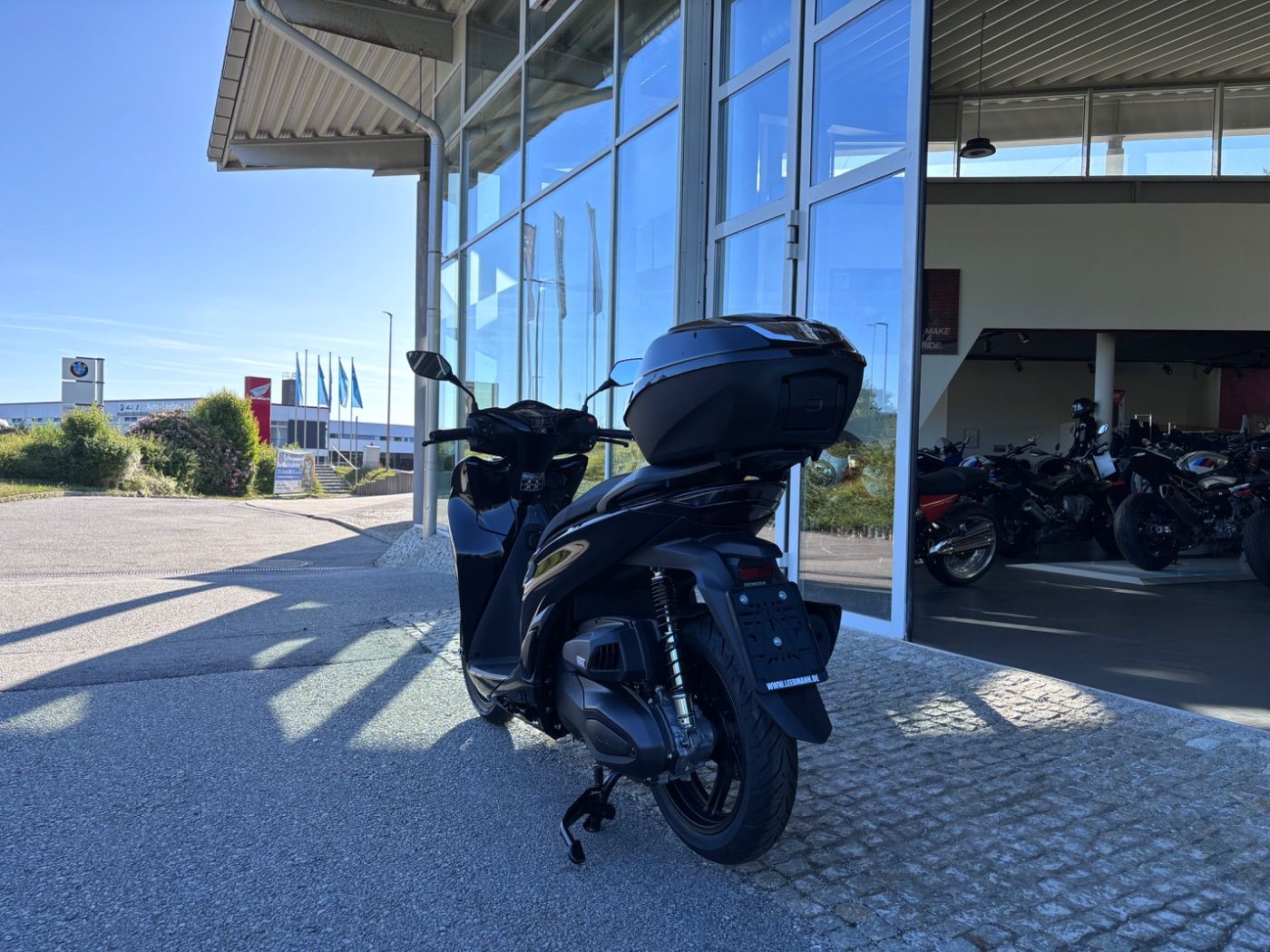 Fahrzeugabbildung Honda SH 350i inklusive Smart-Topcase