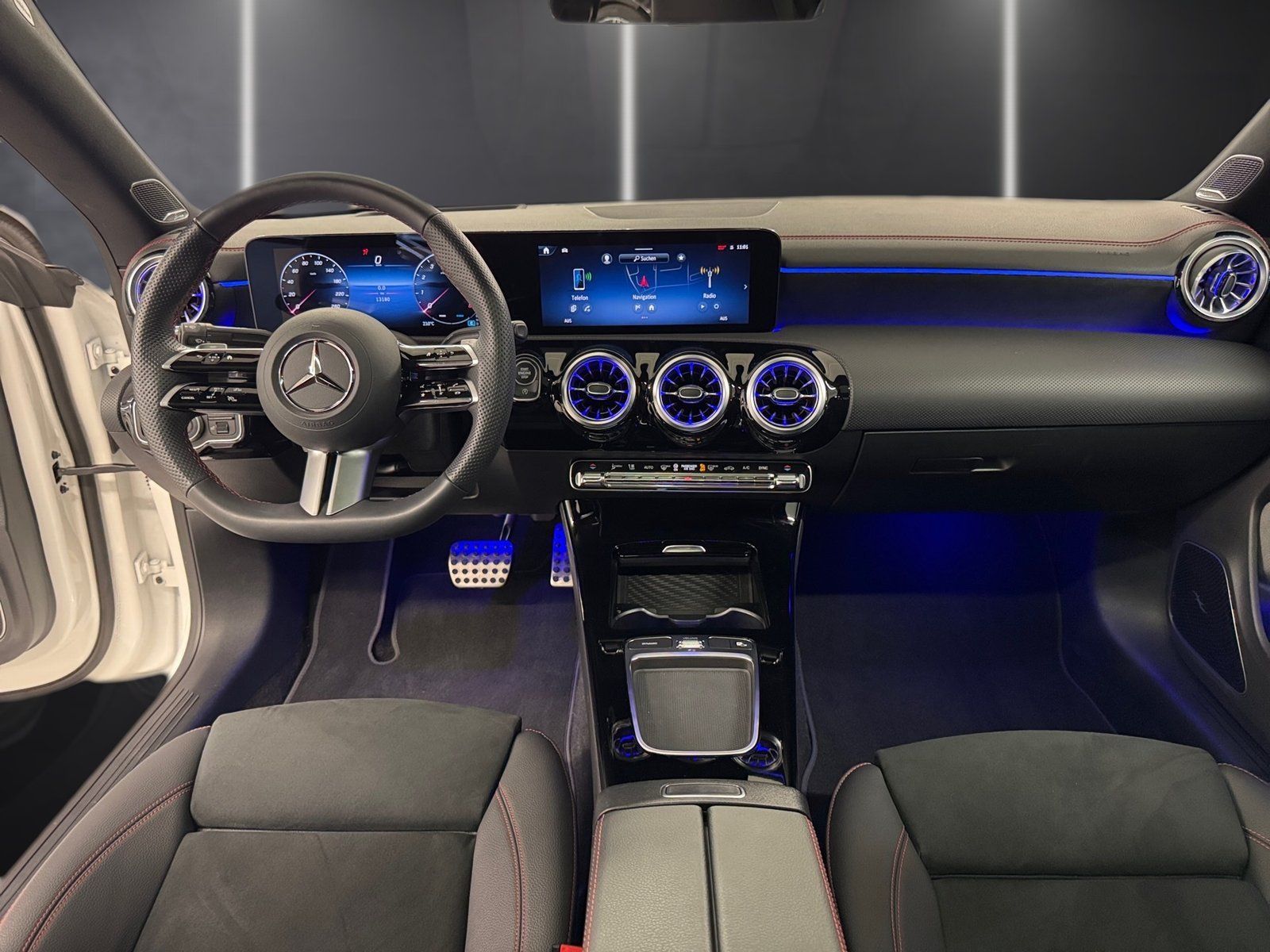 Fahrzeugabbildung Mercedes-Benz CLA 200 AMG Plus*Burmester*Pano*Disto*HUD*Night*
