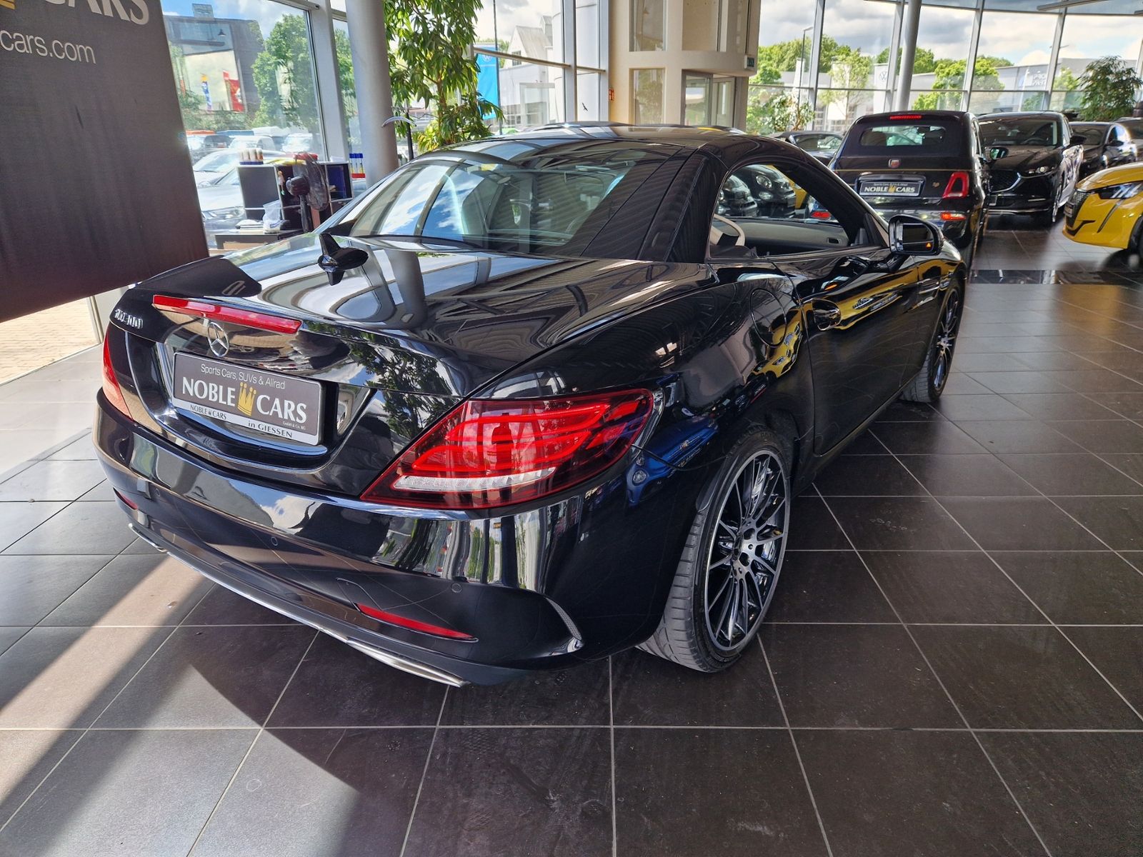 Fahrzeugabbildung Mercedes-Benz SLC 300 AMG Line LED NAVI ALU