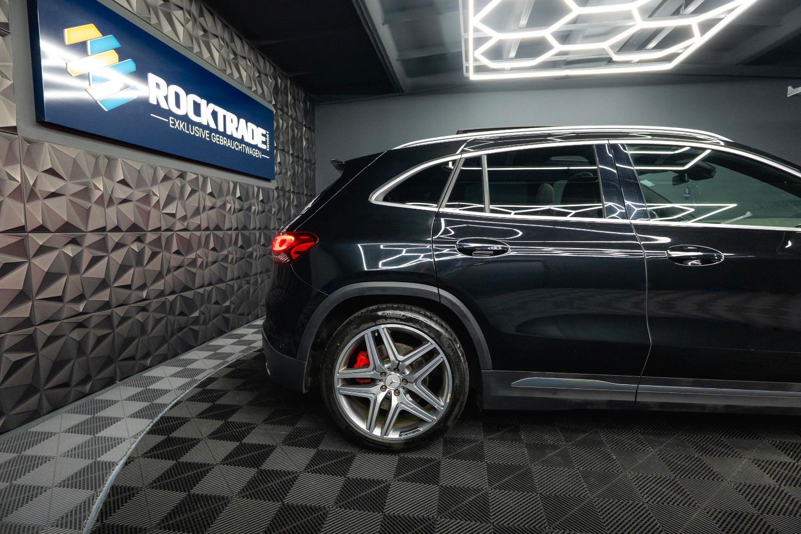 Fahrzeugabbildung Mercedes-Benz GLA 45 S AMG 4Matic | ACC | PANO | BURMESTER
