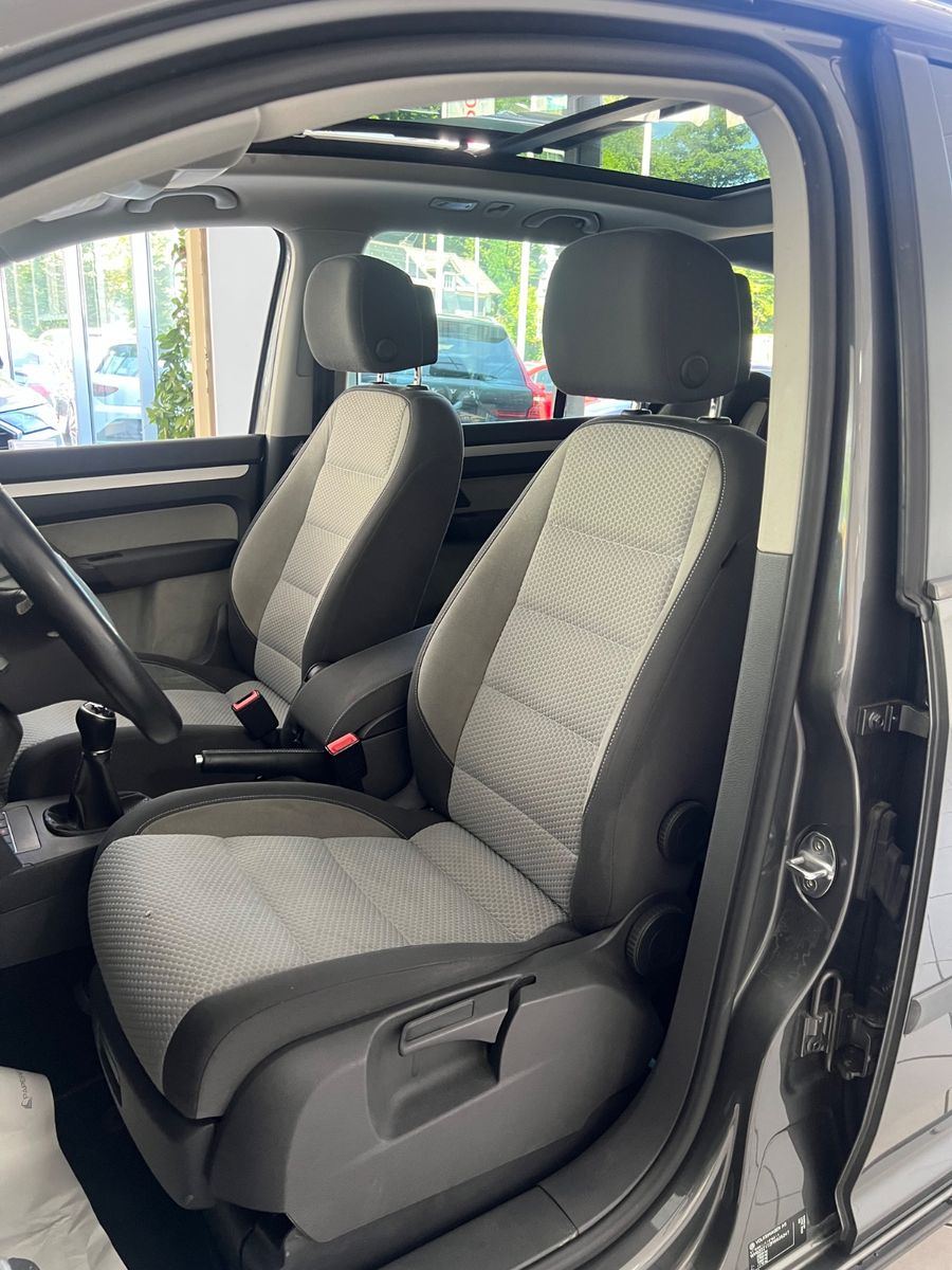 Fahrzeugabbildung Volkswagen Touran 1.4TSI CrossTouran * 7.Sitzer*PANO*KAMERA