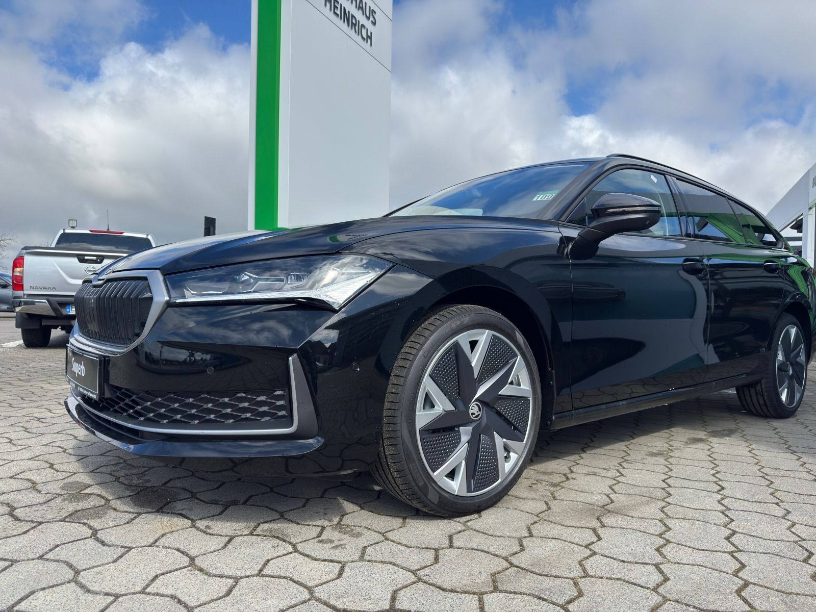 Fahrzeugabbildung SKODA Superb Combi 1.5 TSI*Massage*Head-Up*AHK*360°Cam