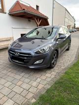 Hyundai i30 blue 1.6 CRDi 100kW Style Style - Hyundai i30 Style mit Diesel-Antrieb